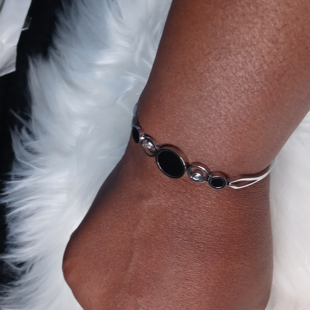 Bracelets - Picture 5 of 5